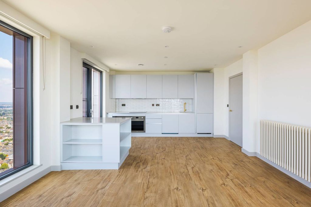 Property photo 3 of 43