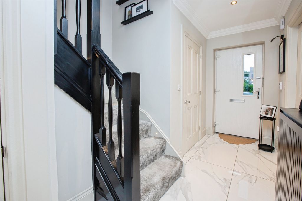 Property photo 2 of 31