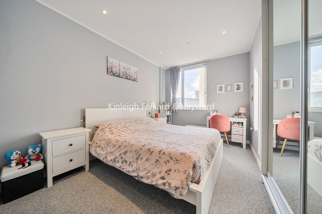 Property photo 3 of 17 Bedroom