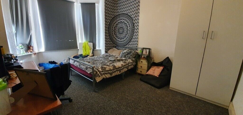 Property photo 1 of 11 Bright Double Bedroom With Large Bay Windows...