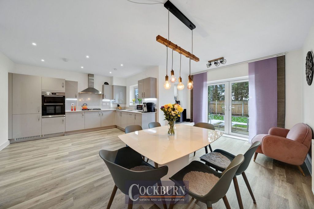 Property photo 2 of 28