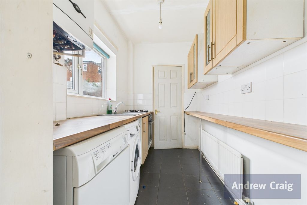 Property photo 2 of 8 Kitchen