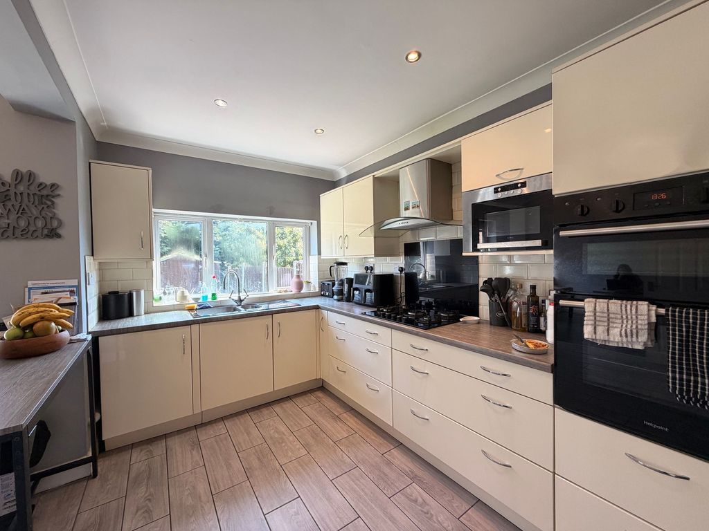 Property photo 3 of 27