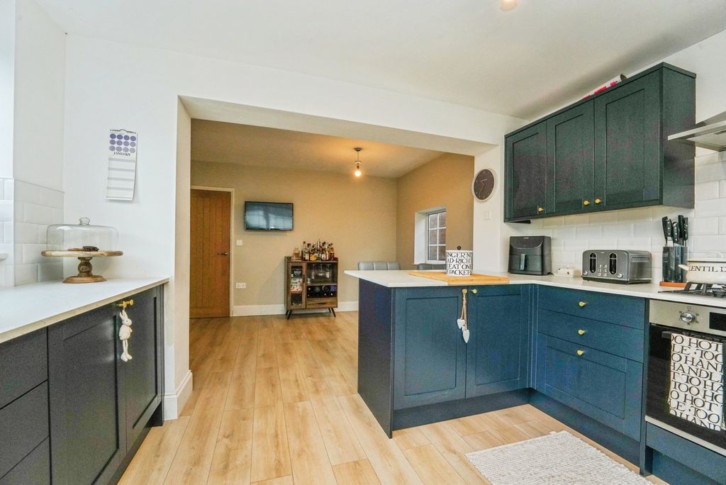 Property photo 3 of 14 Kitchen Diner