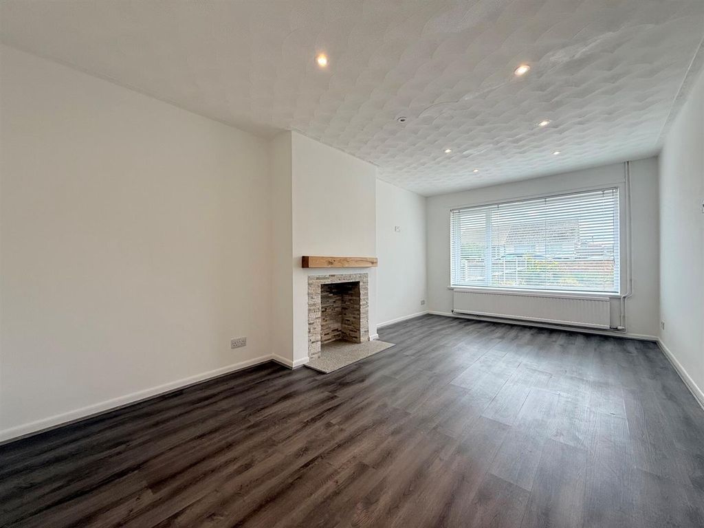 Property photo 2 of 15 Lounge/Dining Room