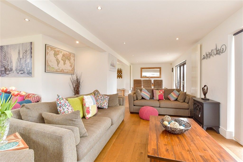 Property photo 2 of 19 Lounge/ Dining Area