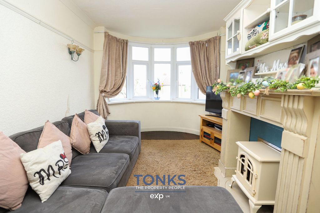 Property photo 3 of 18