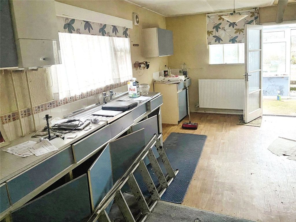 Property photo 2 of 9 Kitchen