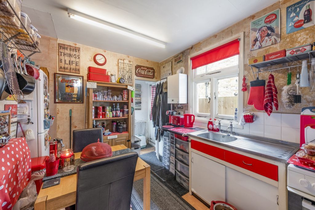 Property photo 3 of 7 Photo 4