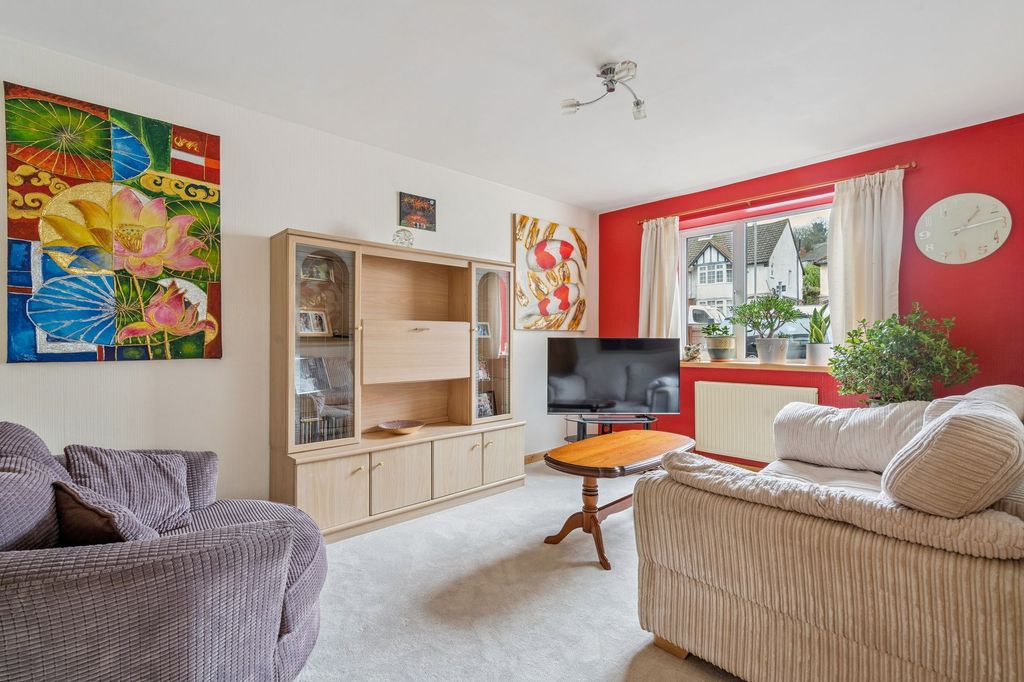 Property photo 3 of 11