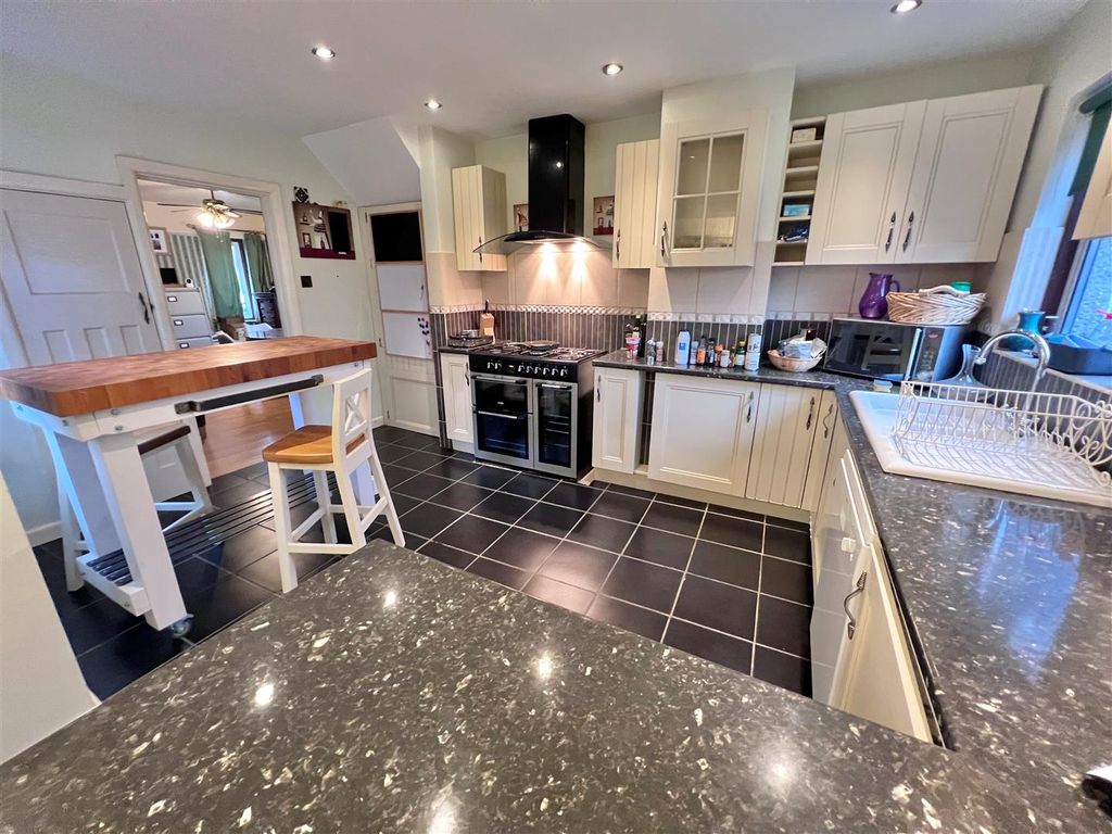 Property photo 3 of 19 Kitchen 3.Jpg