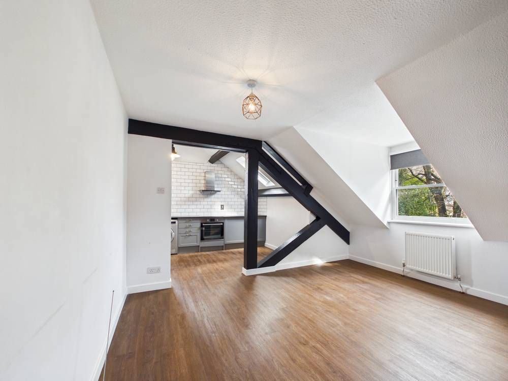 Property photo 2 of 13 Giraffe360-Still008