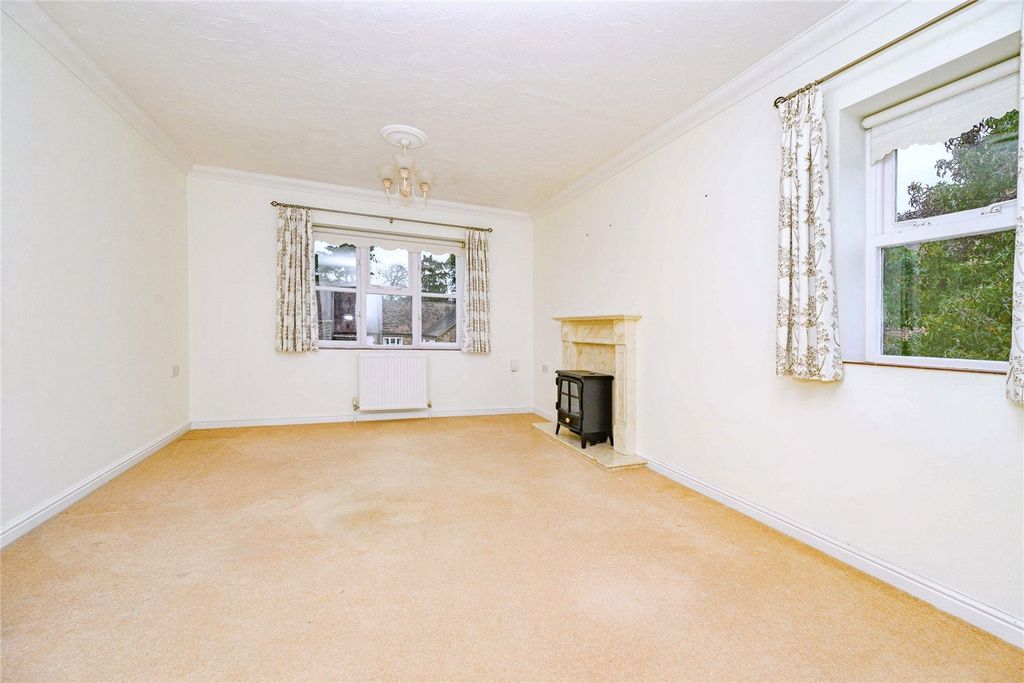 Property photo 1 of 13 Lounge