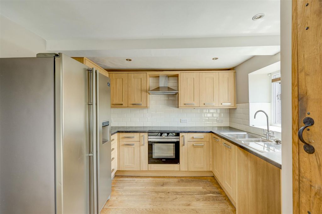 Property photo 2 of 19 Kitchen