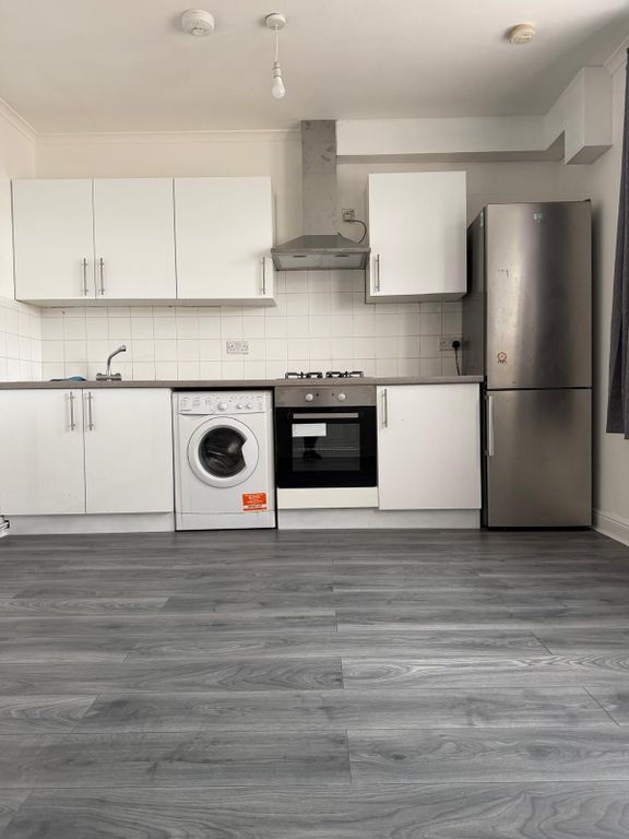 Property photo 1 of 4 Newly Refurbished 2 Bedroom Flat To Rent - Upton Park