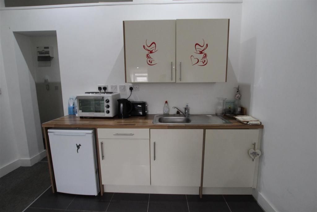 Property photo 3 of 6 440E879Ad954496c37A5A145F5Cb5825