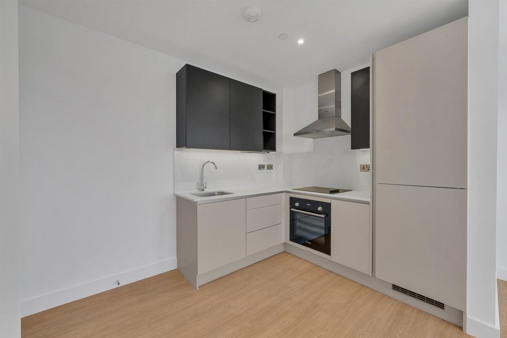 Property photo 2 of 11 Flat 507 -3.Jpg