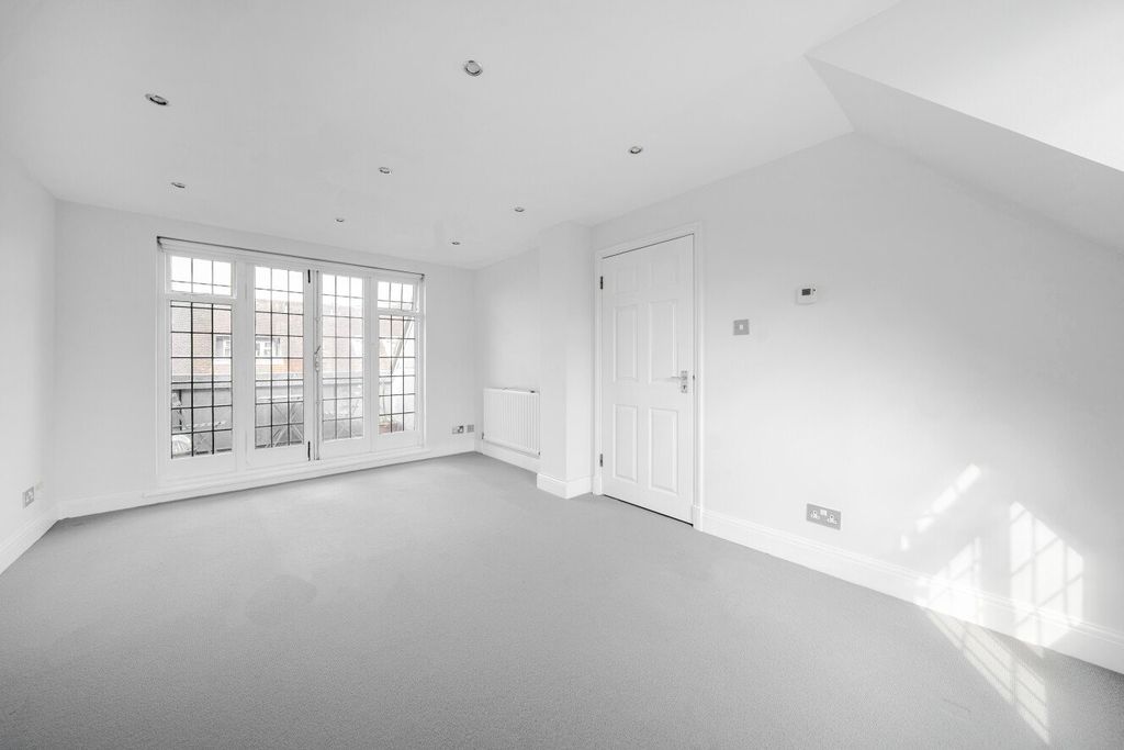 Property photo 3 of 15 Picture No. 05