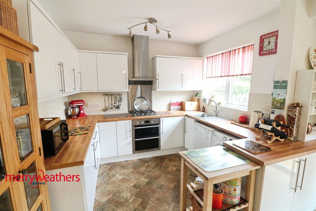 Property photo 3 of 24 Living Kitchen Diner