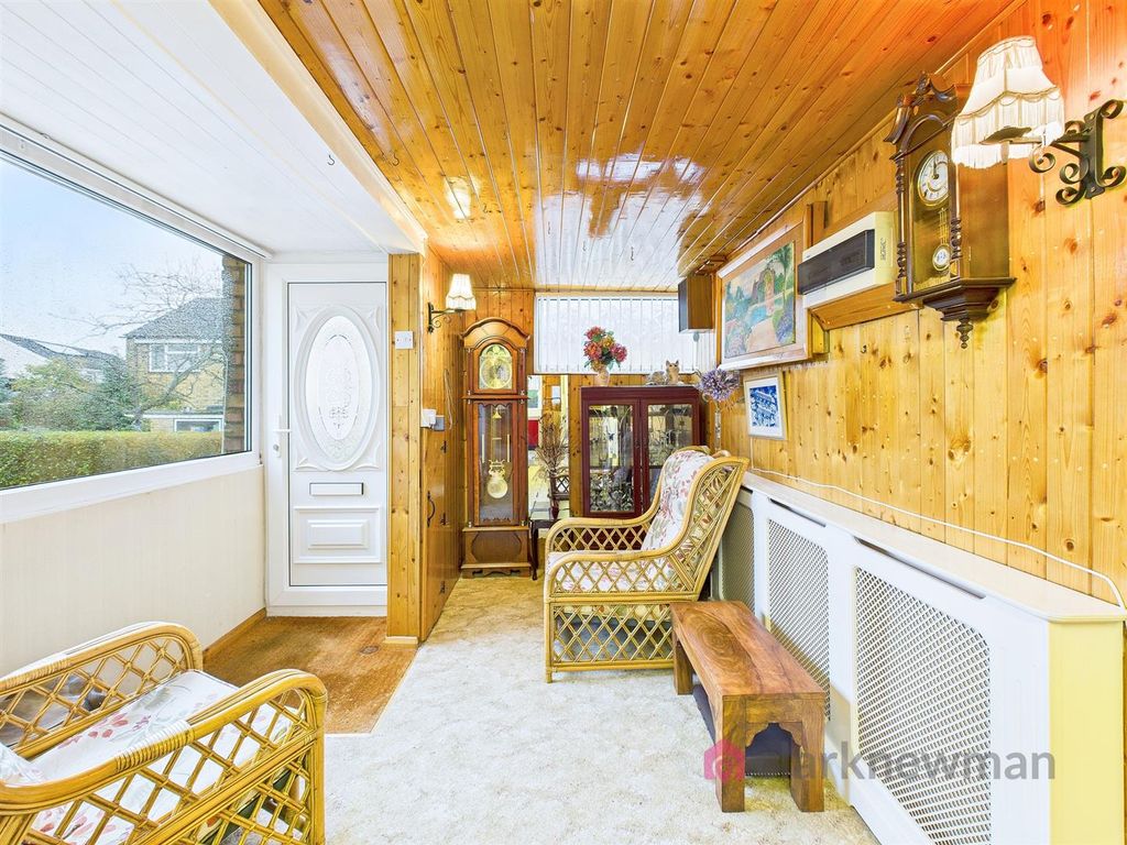 Property photo 3 of 11 Entrance Hall