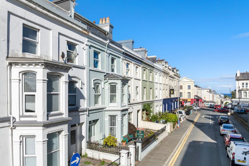 Property photo 2 of 33