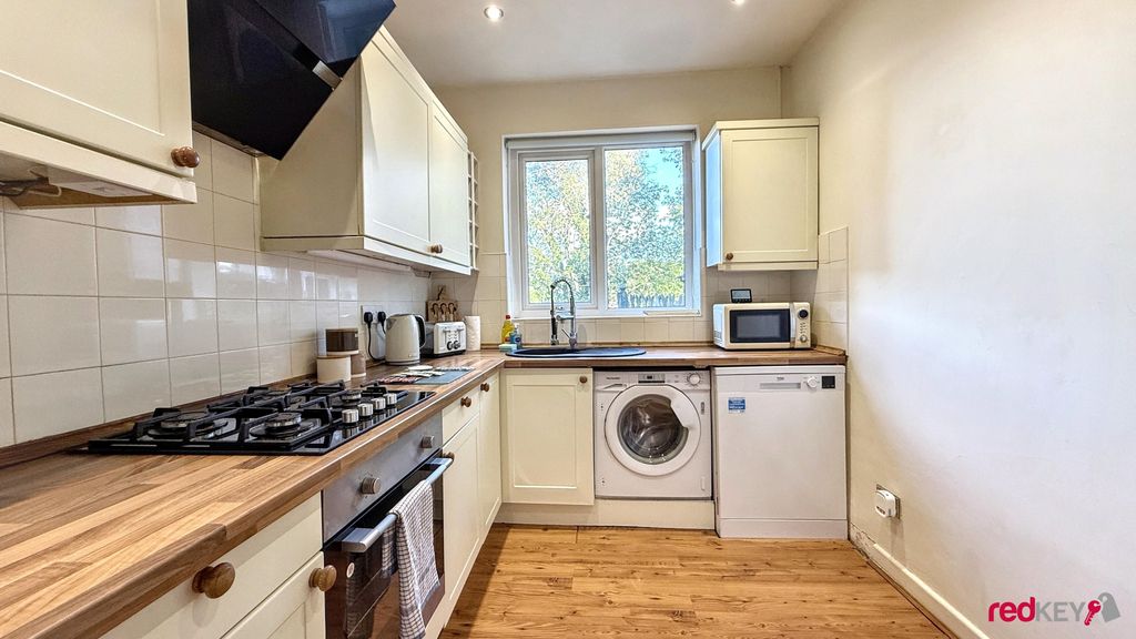 Property photo 2 of 10 Kitchen