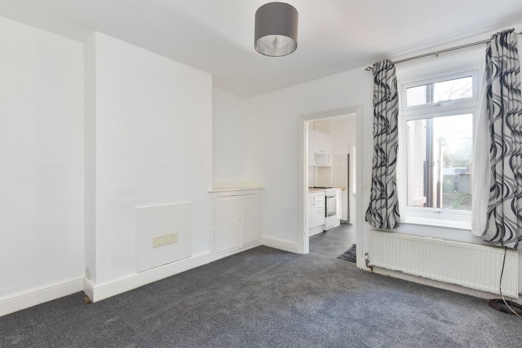 Property photo 2 of 17 4983698