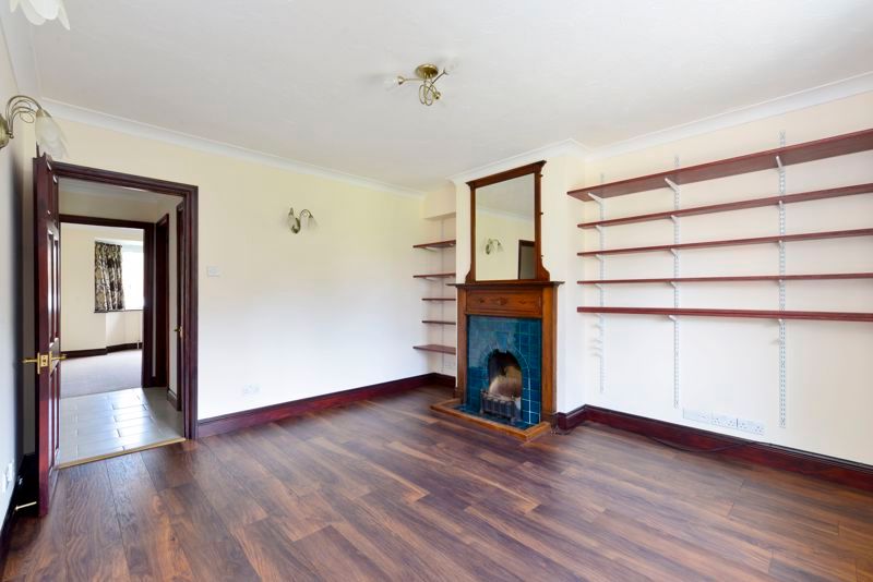 Property photo 3 of 12 Photo 8