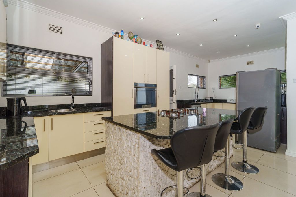 Property photo 2 of 21 Kw1703140