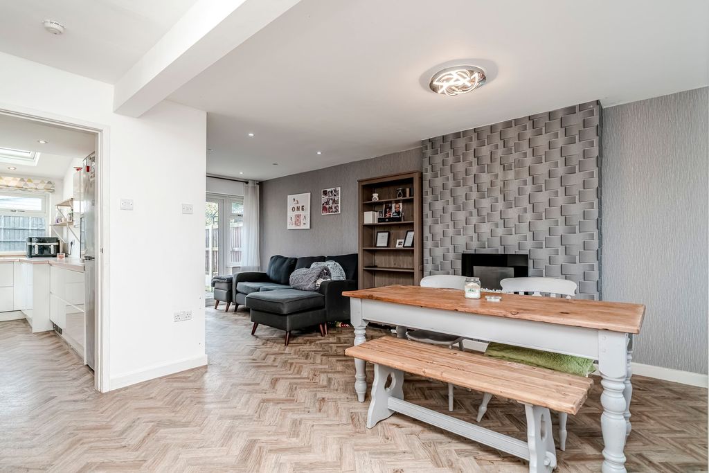 Property photo 2 of 35