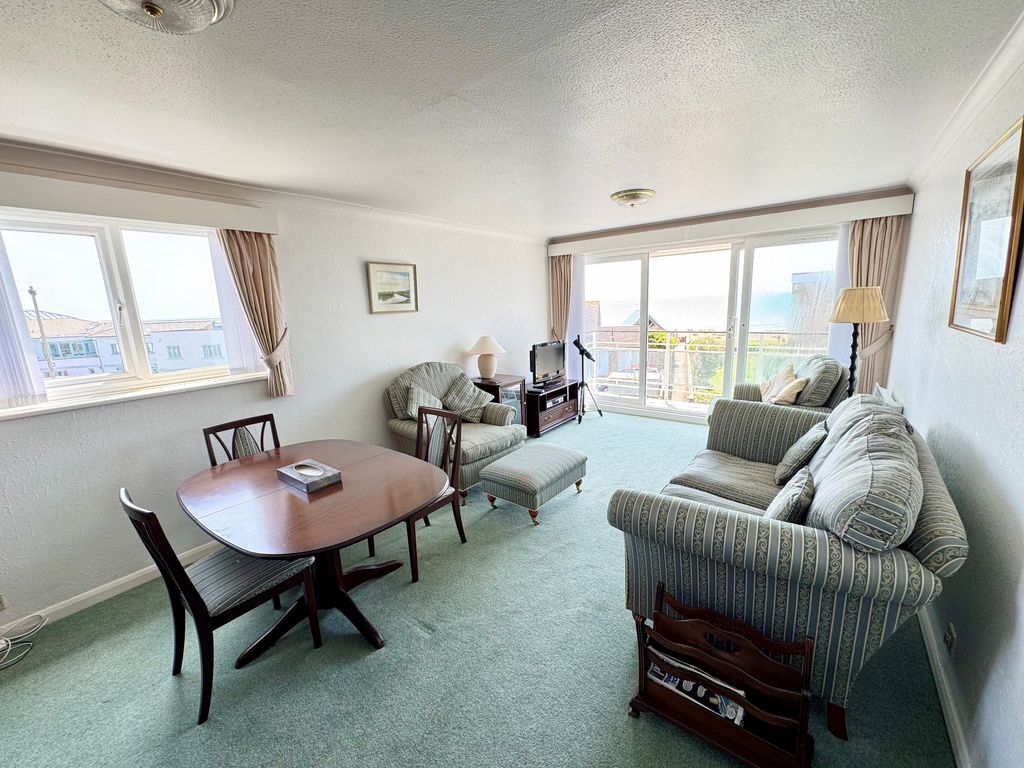 Property photo 2 of 11 59 Lister Court Lounge 2