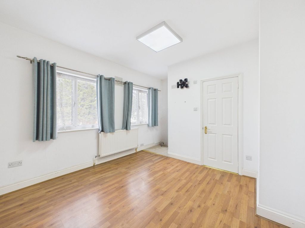 Property photo 2 of 8 Picture No. 33