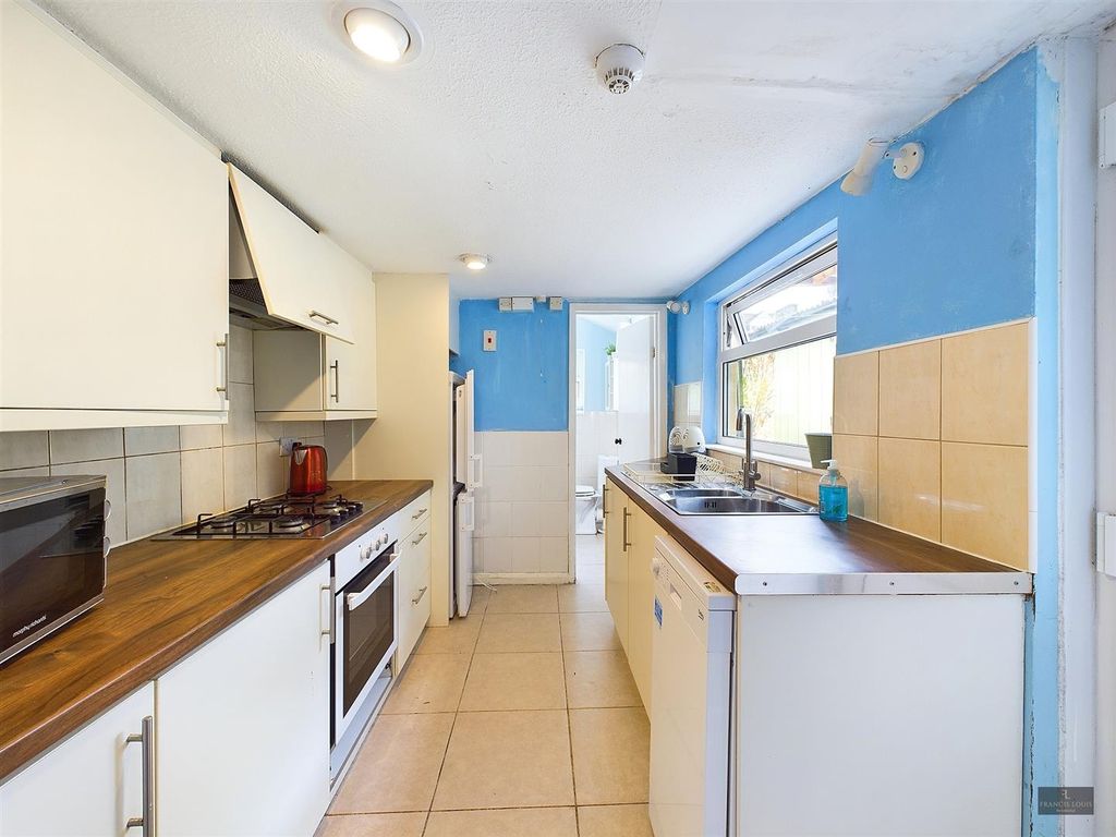 Property photo 3 of 11 Cam02887G0-Pr0253-Still006.Jpg