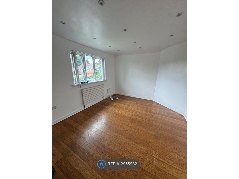 Property photo 1 of 8 Living Room