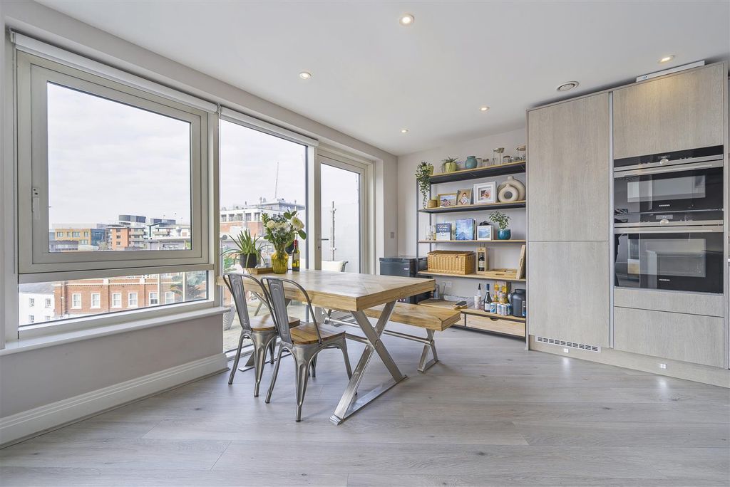 Property photo 3 of 15 Dining Area