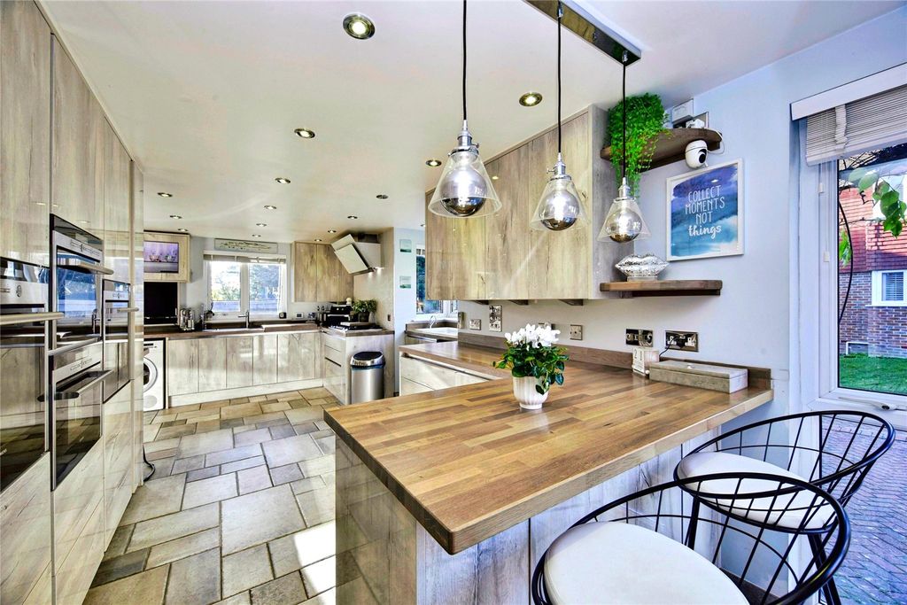 Property photo 2 of 26 Kitchen