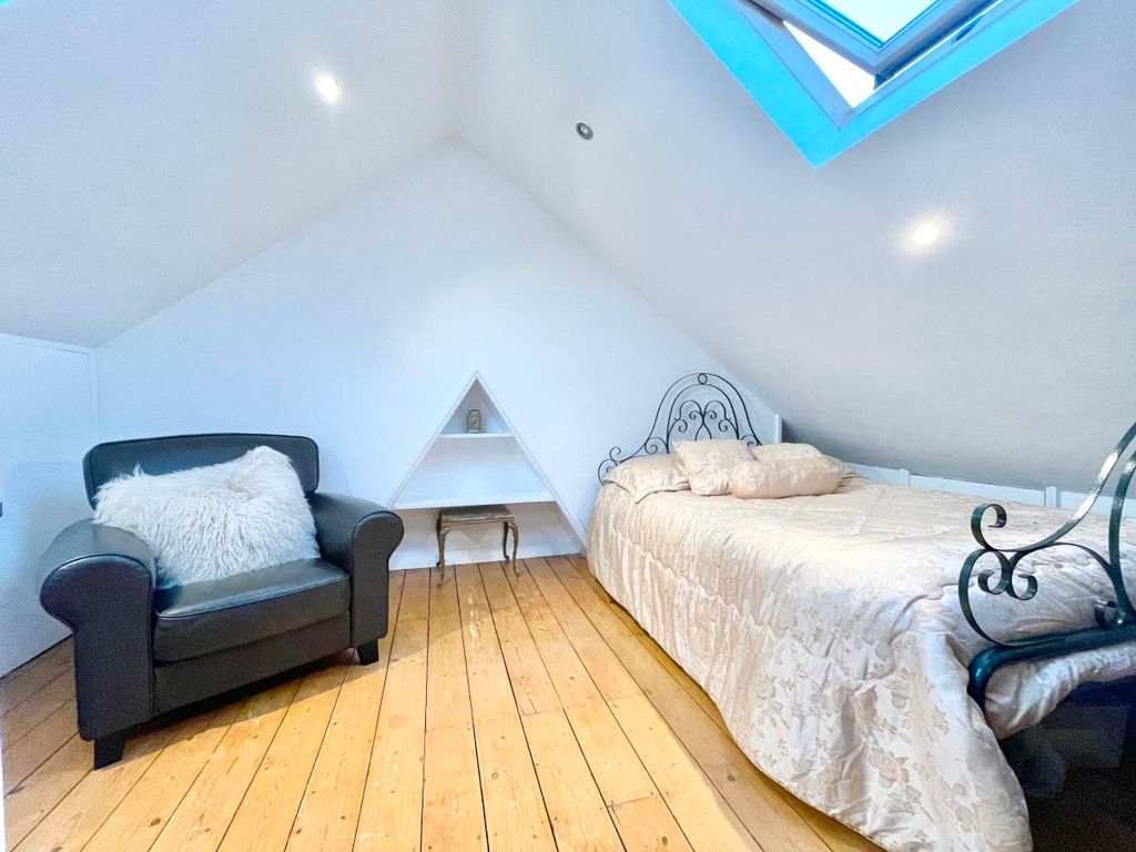 Property photo 1 of 5