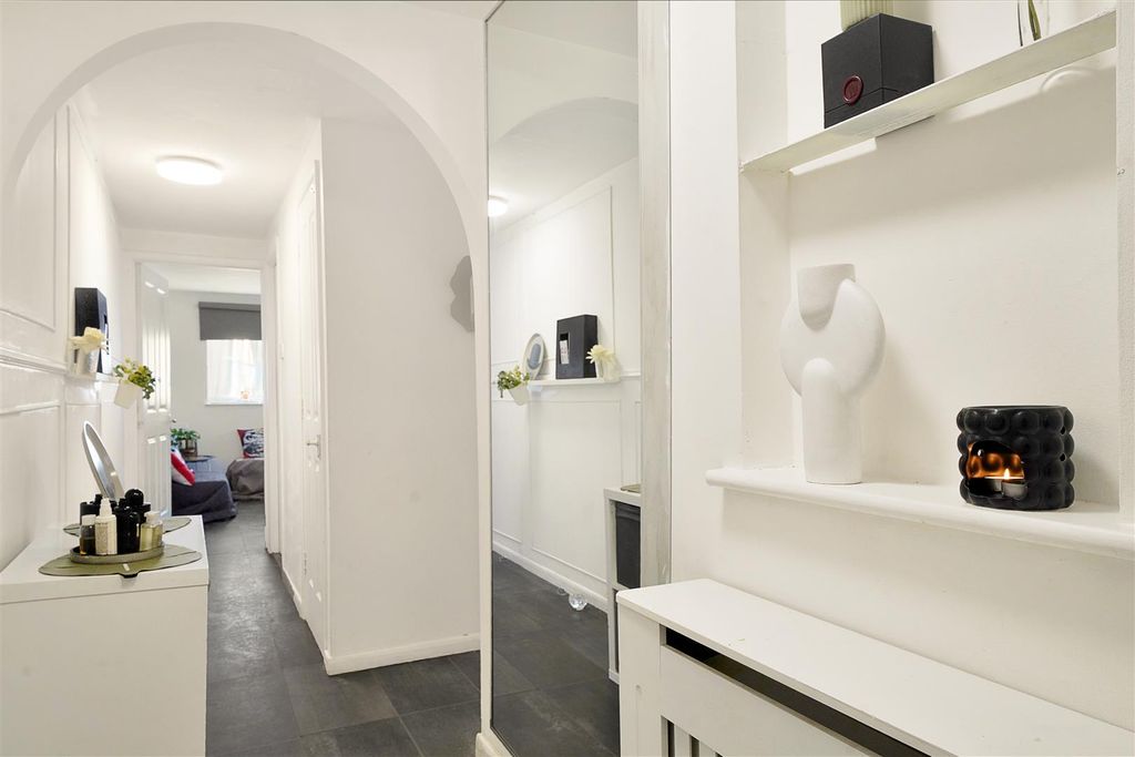 Property photo 1 of 9 Hallway