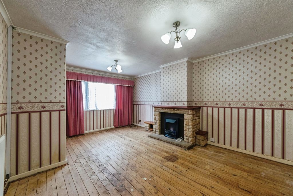 Property photo 2 of 20 Living Room