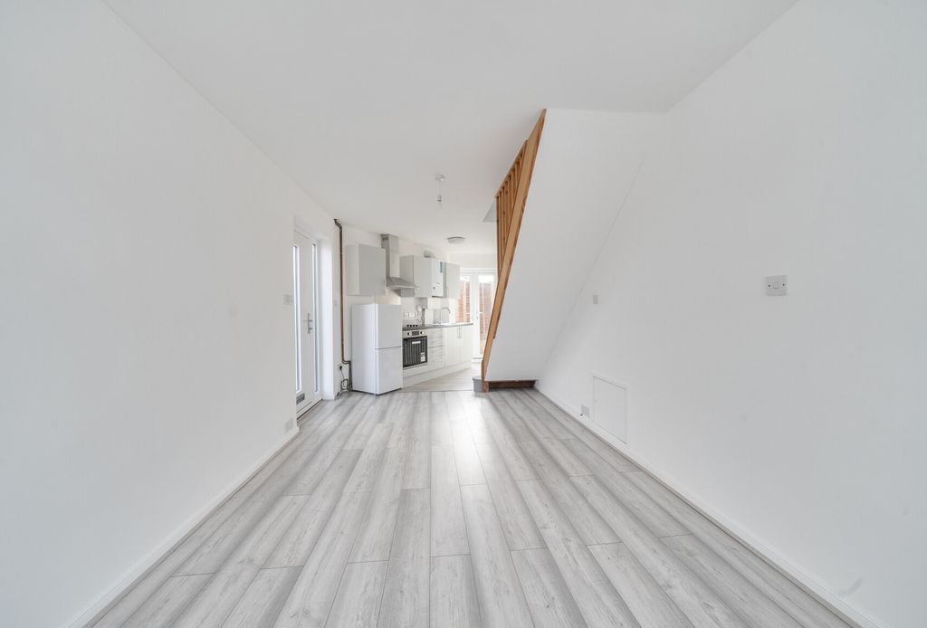 Property photo 2 of 22 1480464-15-6A3183...