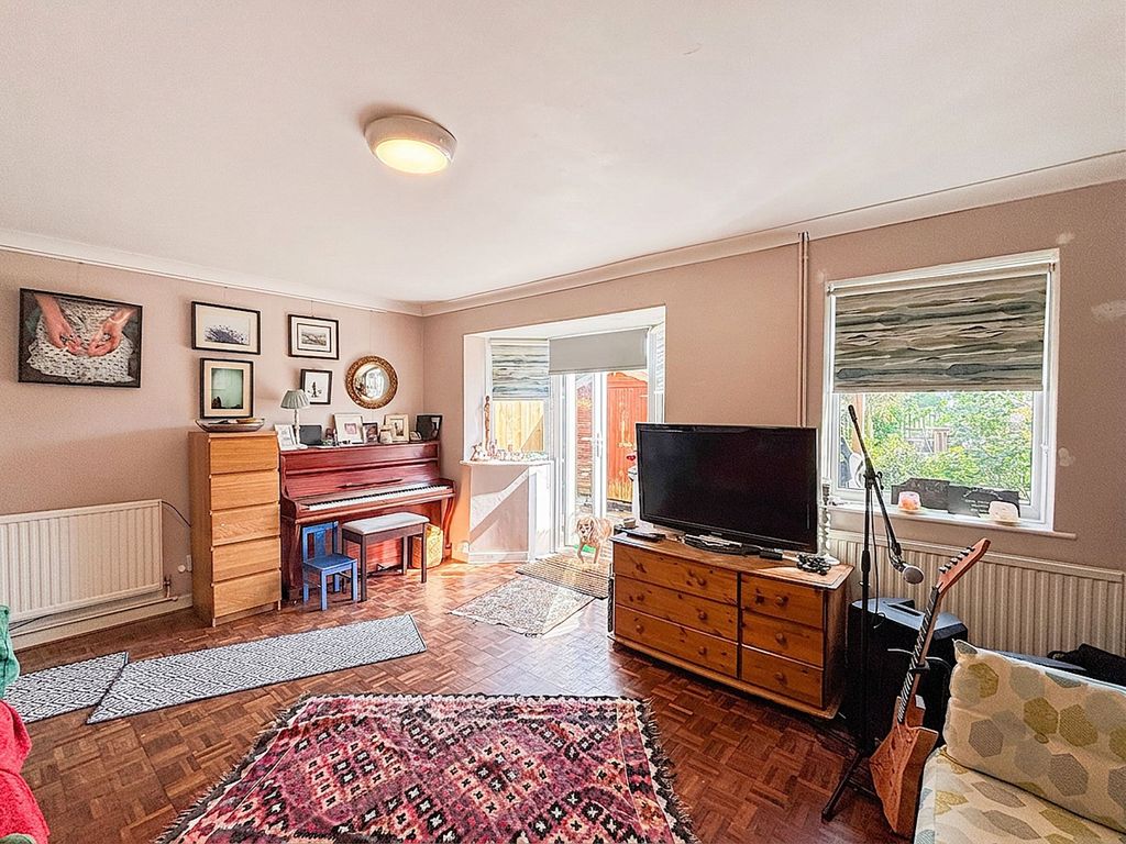Property photo 2 of 20