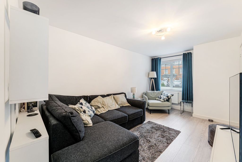 Property photo 2 of 19