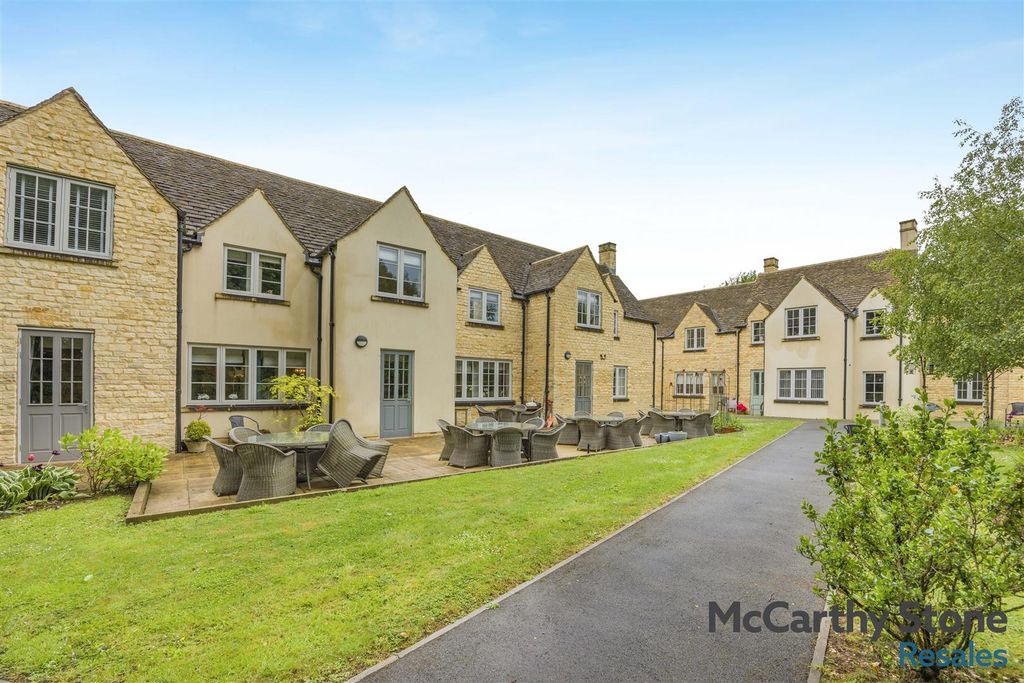 Property photo 1 of 31 8688487-Exterior03.Jpg