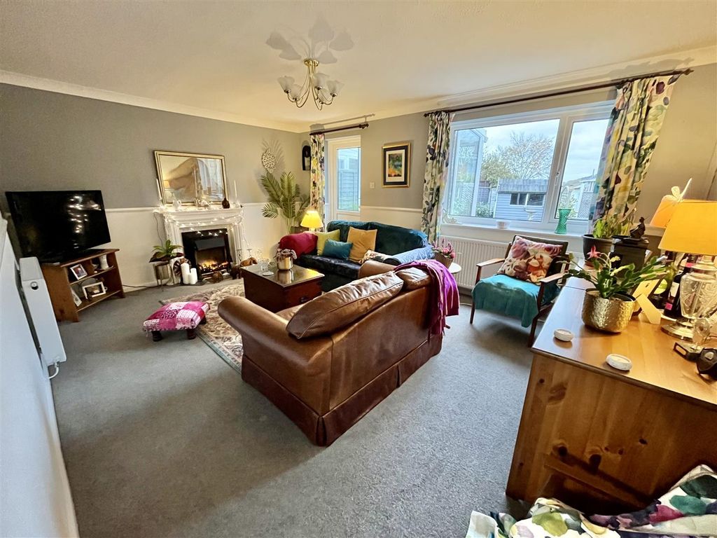 Property photo 2 of 21