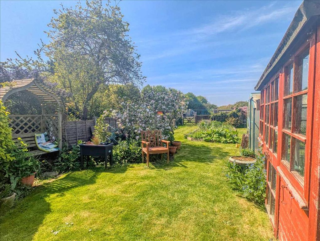 Property photo 2 of 21 Garden