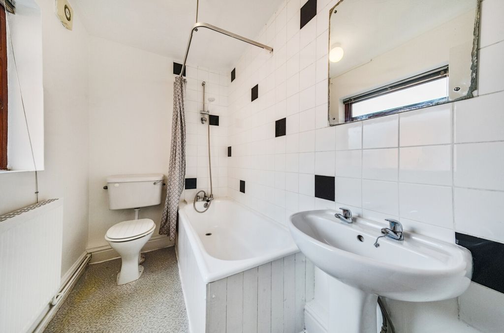 Property photo 2 of 15 Bathroom
