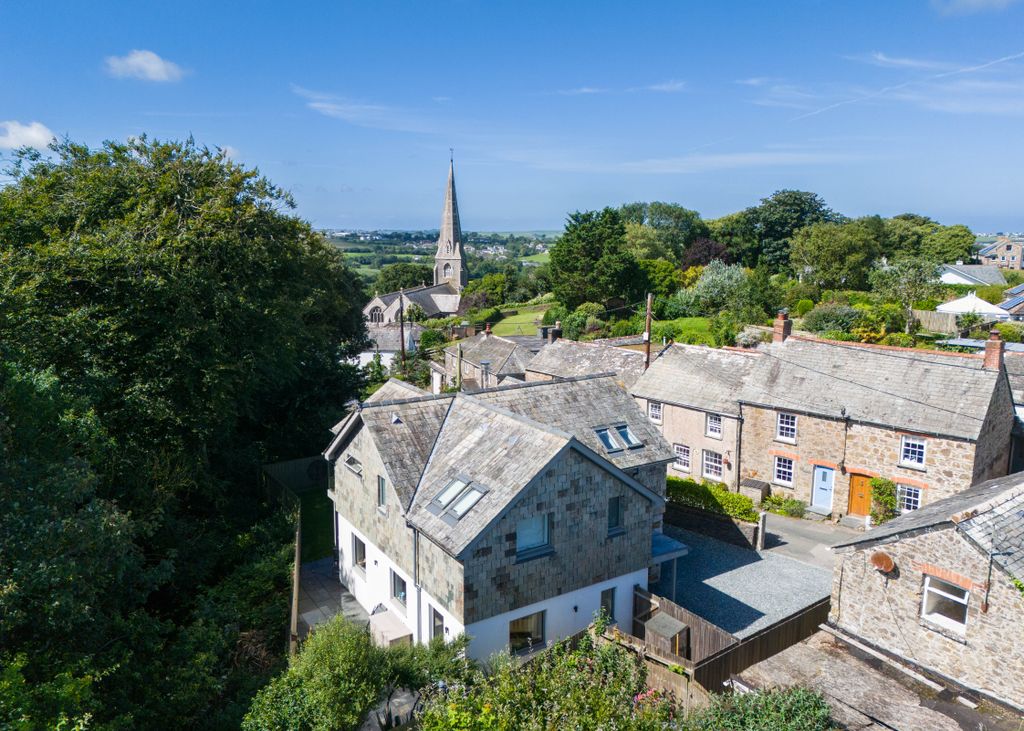Property photo 2 of 20 66Be12A2d9Df9_Pentire Ext-11