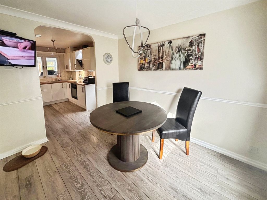 Property photo 3 of 16 Dining Area