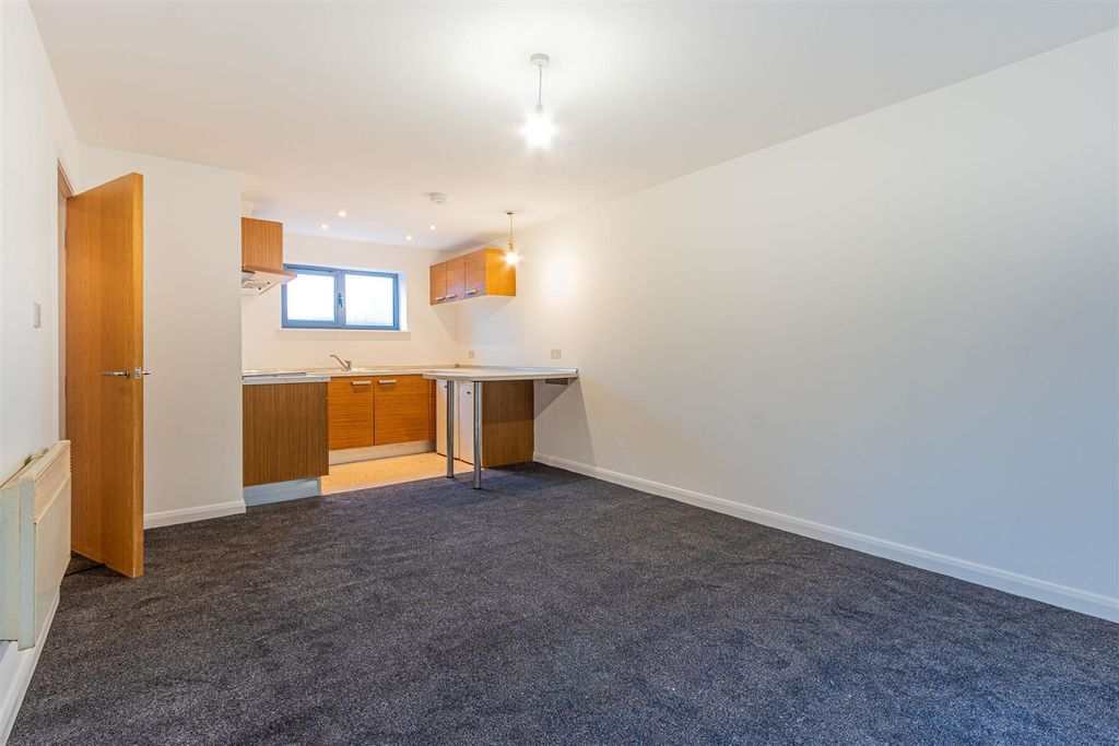 Property photo 2 of 7 Radyr Place 23-4.Jpg