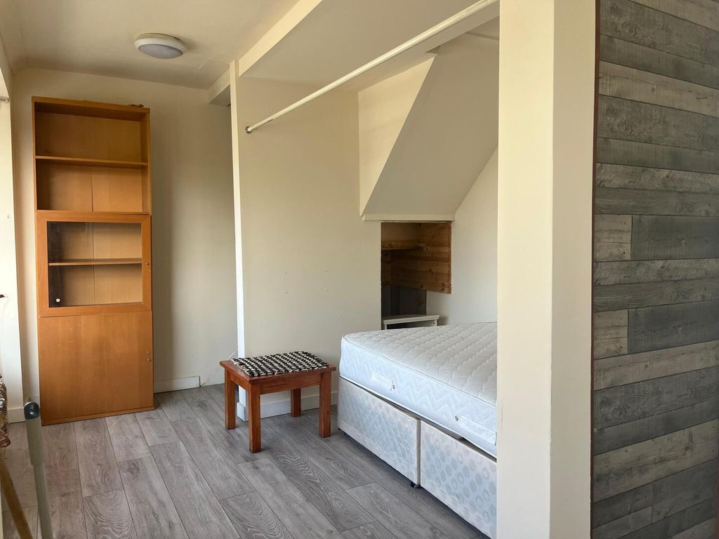 Property photo 3 of 15 Bedroom